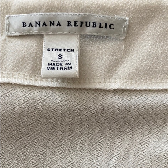 Beautiful Cream flutter sleeve top - Picture 2 of 3